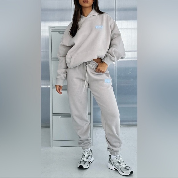 White Fox Boutique Archive 6.0 Sweatpant, Sweatshirt and Short Set - Picture 2 of 7